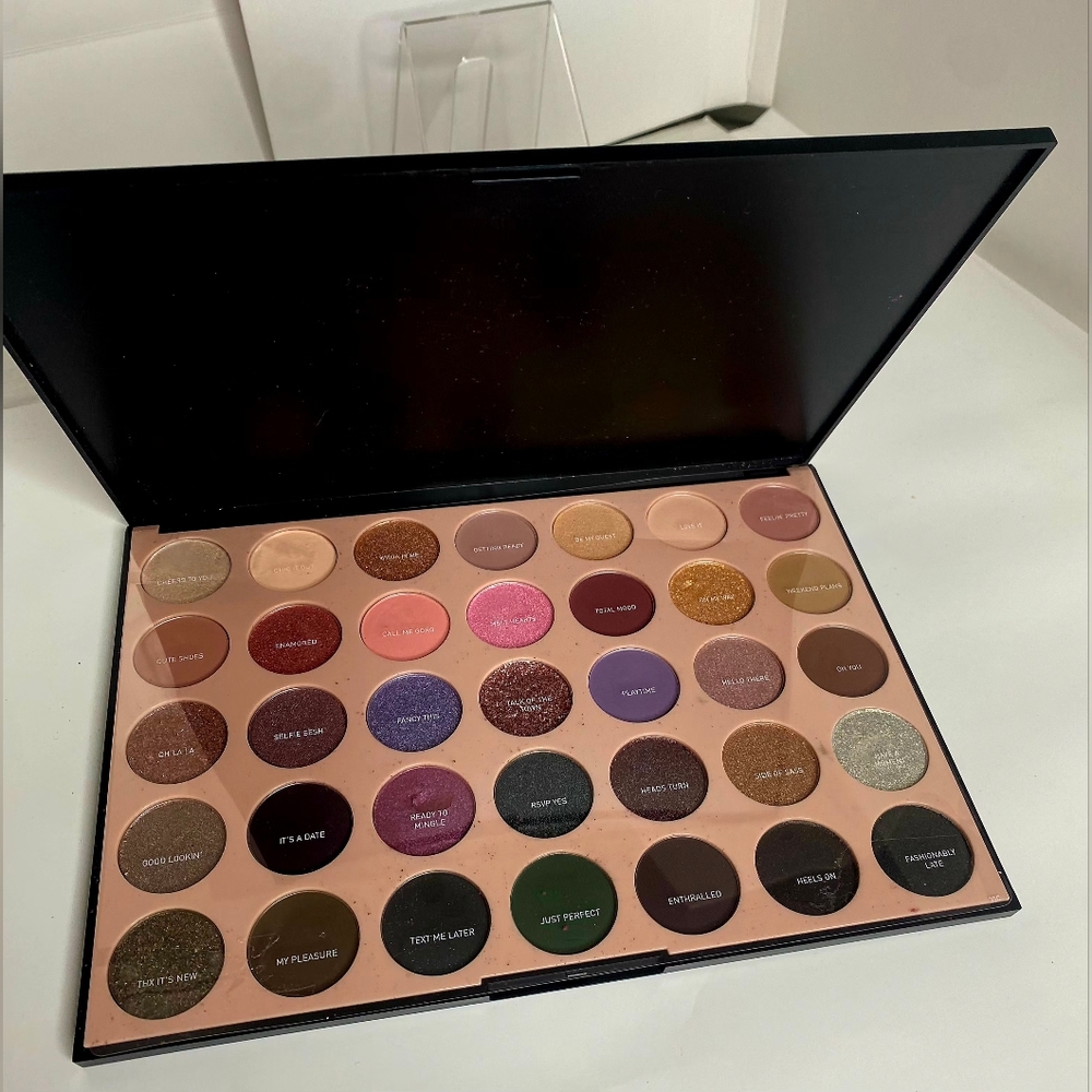 Morphe 35-Color Eyeshadow Palette-Bold and Neutral Mix. Morphe 35C Everyday Chic